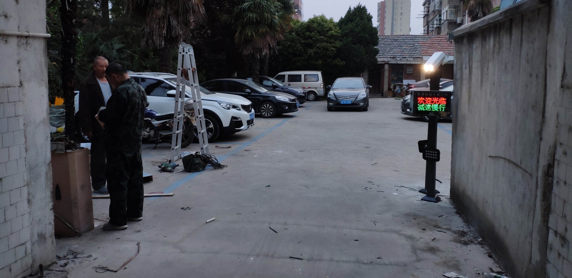 东台某宾馆停车场车牌及道闸安装